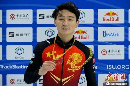 任子威像 明星,星光熠熠的年轻偶像，未来可期