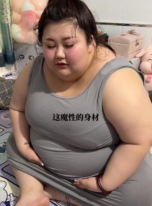 胖子女网红400斤拉屎,揭秘惊人排便真相