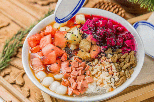 网红小吃水果冰粉,夏日消暑新宠，口感与颜值并存