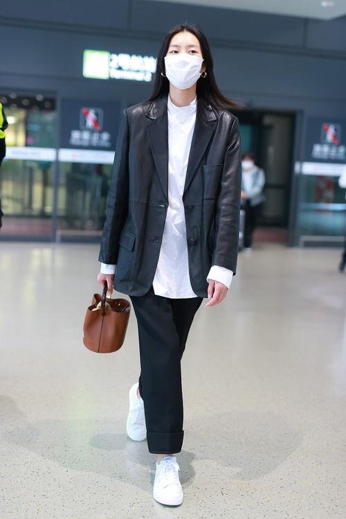 黑色西服网红款,黑色西服网红款，演绎都市时尚风采